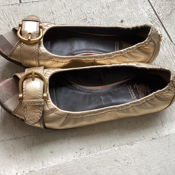 BURBERRY gold leather flats - Picture 6 of 6